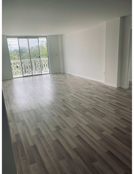 Building Photo - 13155 Ixora Ct