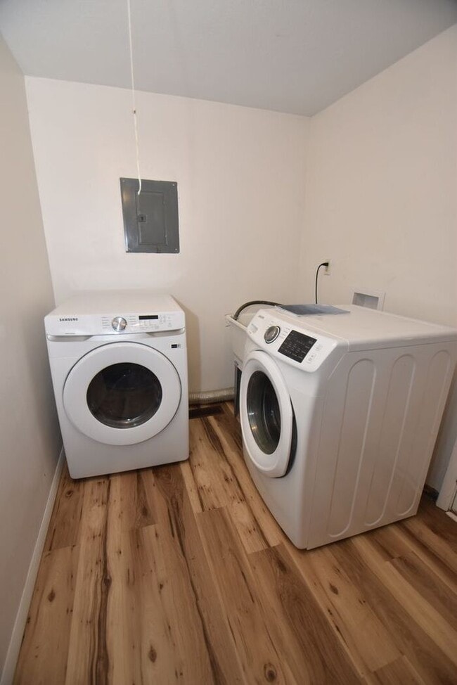 Building Photo - East side of South Bend 3 bedroom, 1.5 bat...