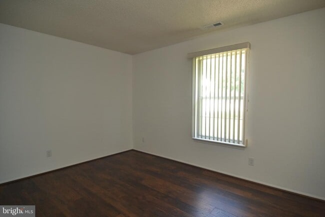 Building Photo - 4004 Adelaide Dr