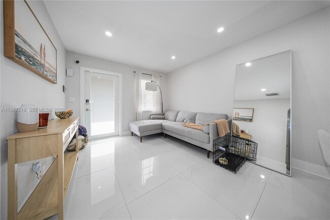 Building Photo - 10731 SW 51st Dr