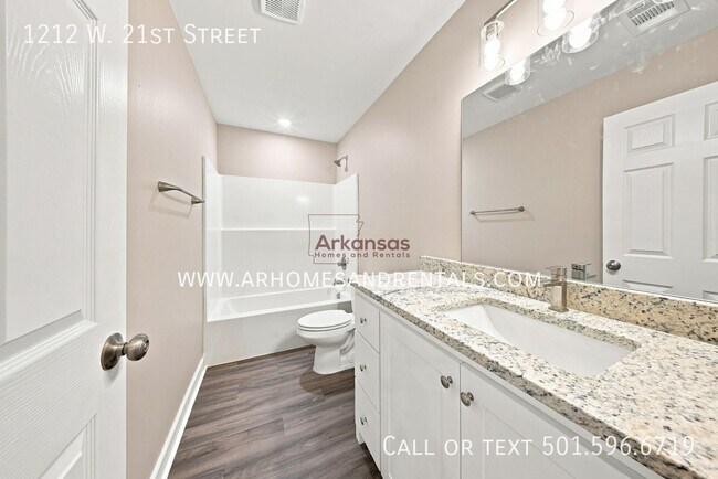 Building Photo - 1212 W 21st St