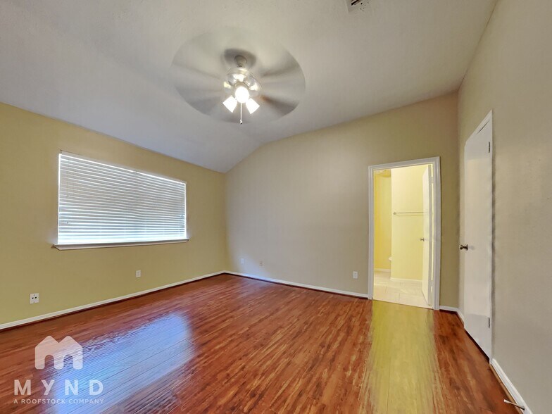 Building Photo - 8111 Valeta Dr