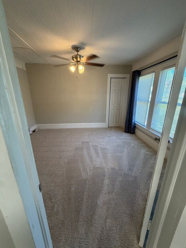Building Photo - Just remolded 3 bedroom 1 bathroom house. Very close to I85 and Downtown Kannapolis