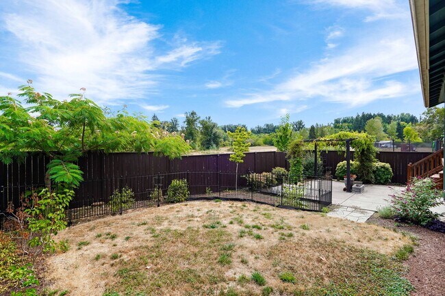 Building Photo - Beautiful 3 bed, 2 bath home in a quiet We...