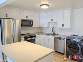 Building Photo - Executive 2 bedroom in the heart of sugarhouse