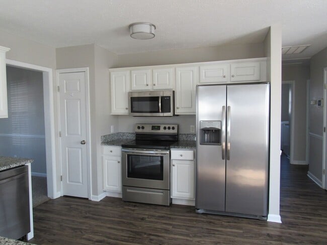 Building Photo - 3 BR 2 BA Jacksonville Commons