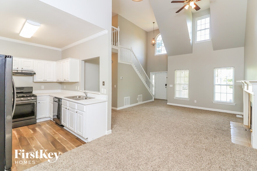 Building Photo - 2630 Argo Dr SE
