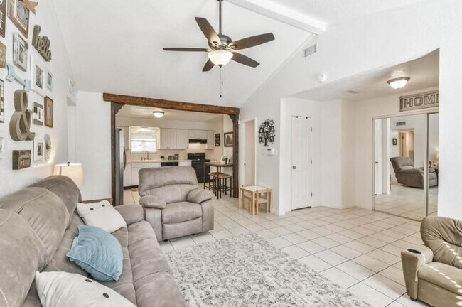 Building Photo - 606 Pine Bough Ln