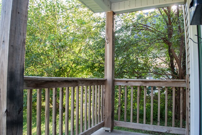 Building Photo - Available Now 2 Bedroom 1 bath House!!