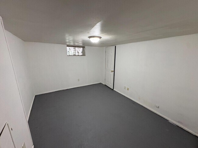 Building Photo - 7861 Madison Dr