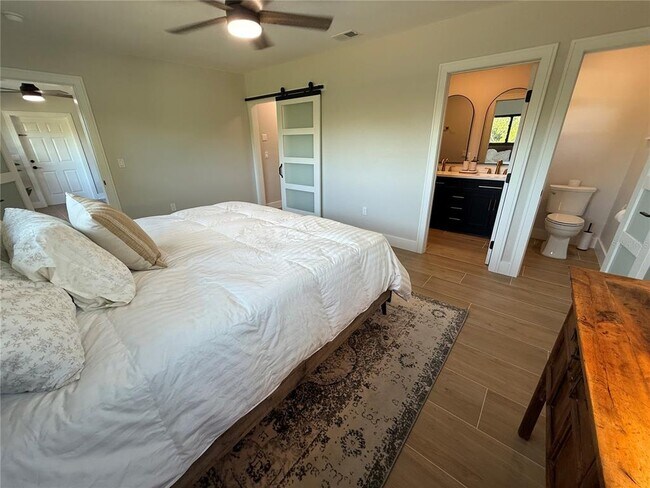 Building Photo - 808 25th Ave W