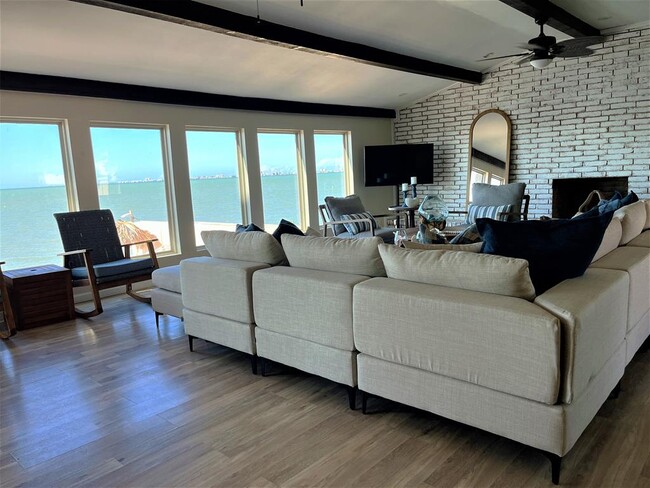 Building Photo - 602 N Shore Dr E