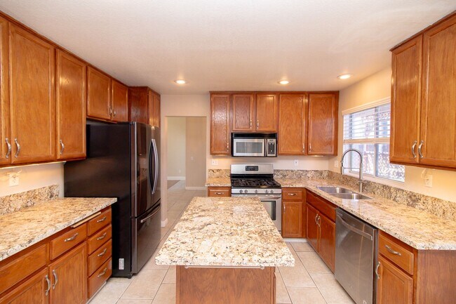 Building Photo - Warm and Inviting 3-Bedroom Home in the Heart of Menifee