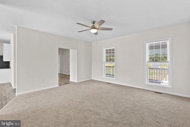 Building Photo - 100 Holiday Ct