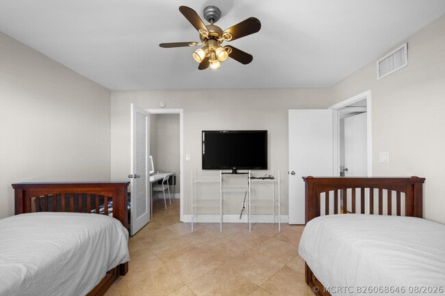 Building Photo - 511 Bayshore Dr