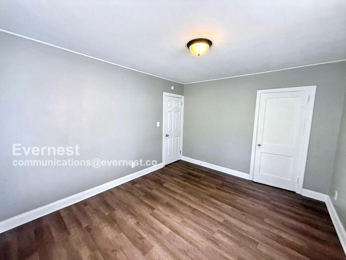 Building Photo - 4409 Ave I