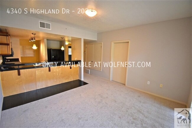 Building Photo - Beautiful 2 Bedroom Holladay Condo!