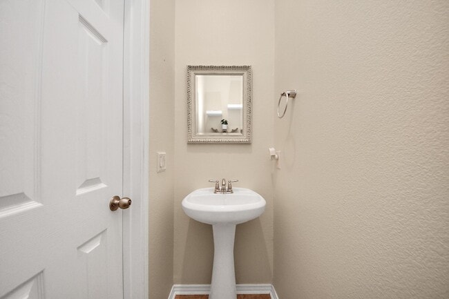 Building Photo - 6003 Baileys Run Ln