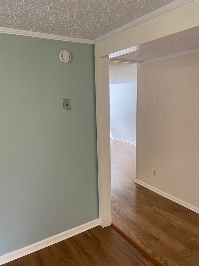 Building Photo - 4004 Luwana Ln