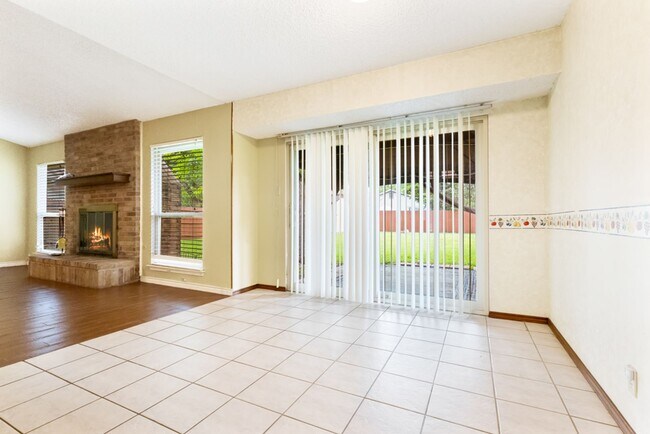 Building Photo - Charming Home Awaits: Spacious & Modern Living in a Prime Location