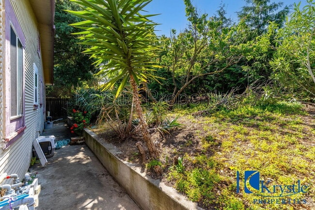 Building Photo - 517 Alhambra St