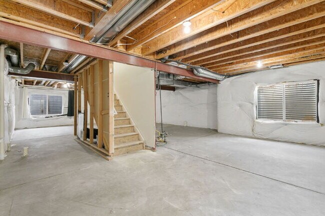 Building Photo - Save Big: Free December Rent + $1,000 Off January at This Updated Briargate Home