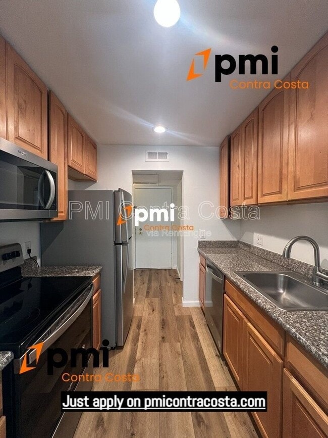 Building Photo - 470 N Civic Dr