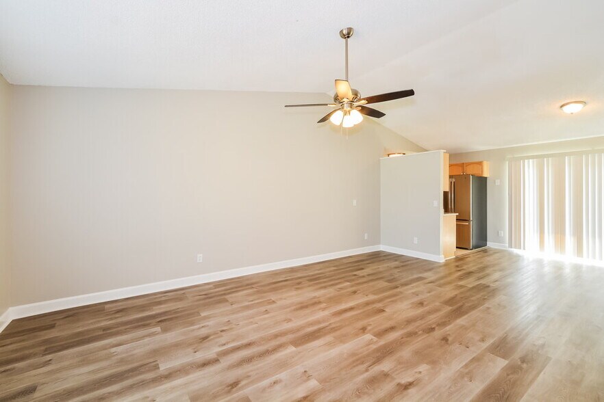 Building Photo - 426 Iowa Woods Cir E