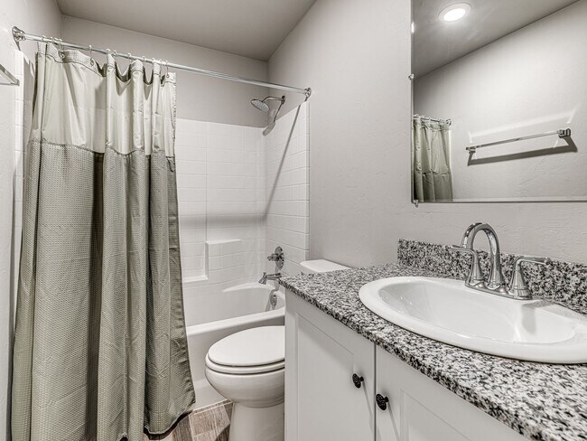 Building Photo - Newer home in the heart of OKC + 5 bedrooms + 5 bathrooms + 2 car garage