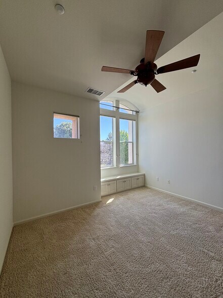 Primary bedroom - 180 Oberg Ct