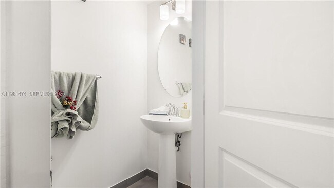 Building Photo - 23424 SW 110th Ave