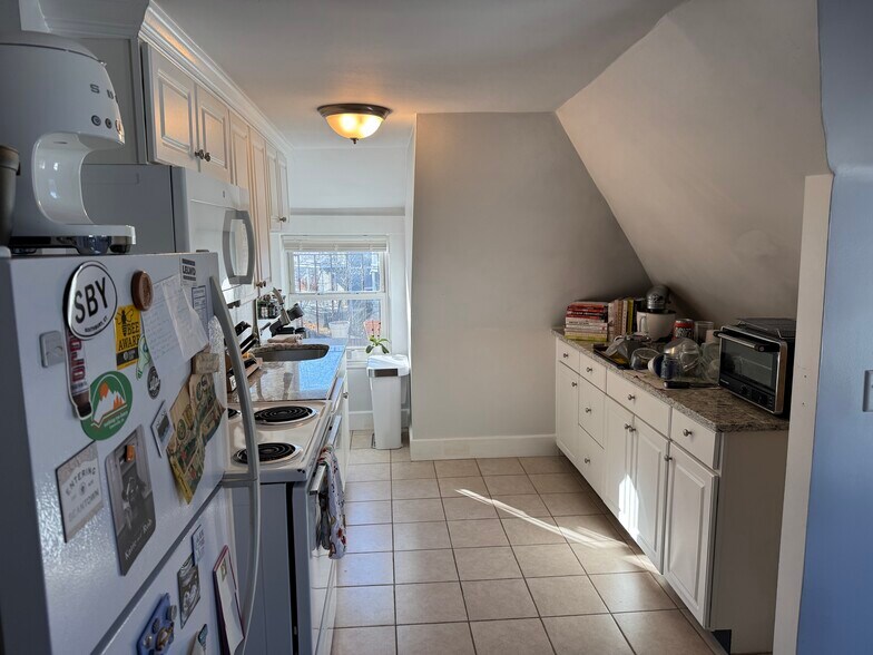 Building Photo - 32 Paul Revere Rd
