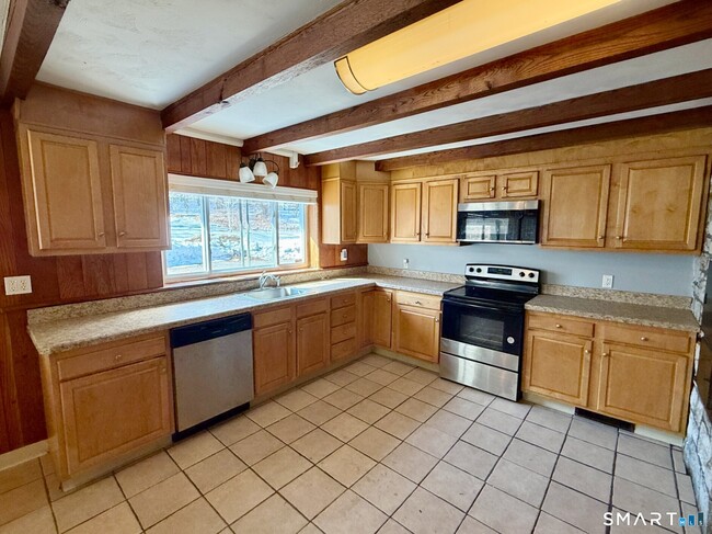 Building Photo - 25 Plymouth Rd