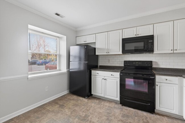 Building Photo - 2 bed 1.5 Bath Townhome in Indian Lakes