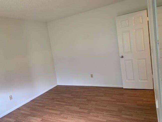 Building Photo - Hidden Valley Estates - 2 bdrm / 1 bath / 2 parking