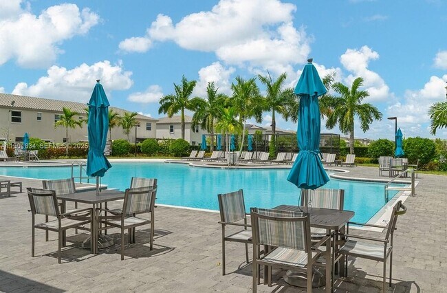 Building Photo - 2664 SE 19th St