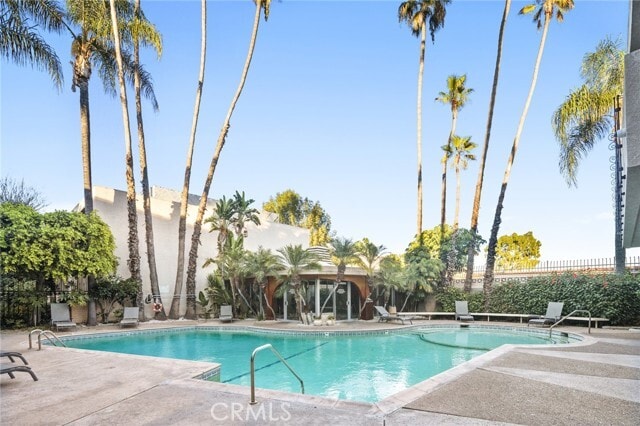 Building Photo - 5242 Lindley Ave