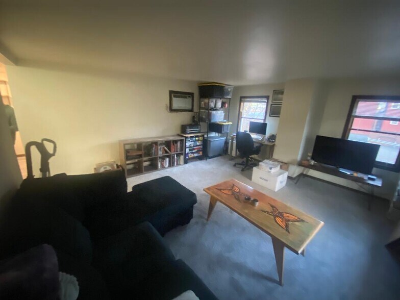 Huge Living Room - 213 Hamburg Tpke