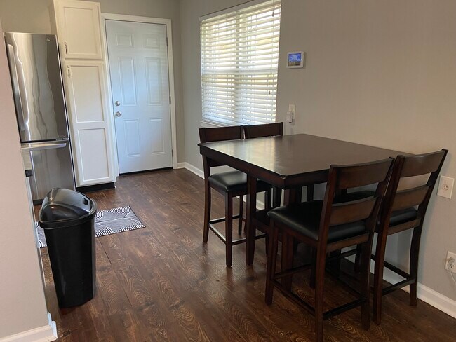 Dining Area - 406 Giuffrias Ave