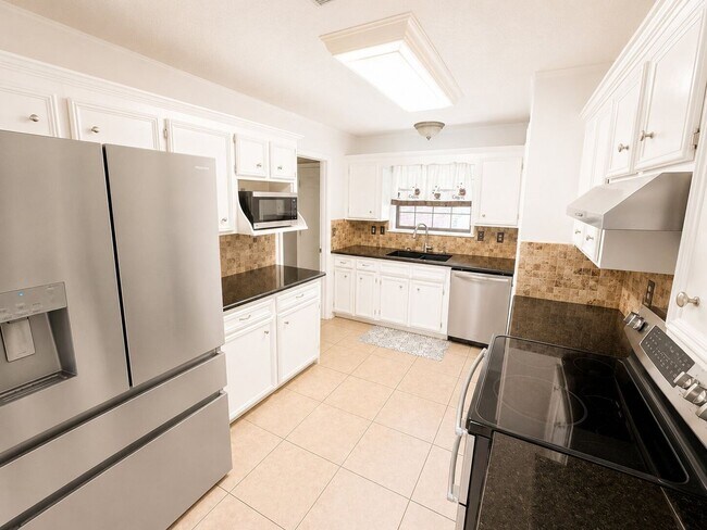Building Photo - 464 Mayfair Ct