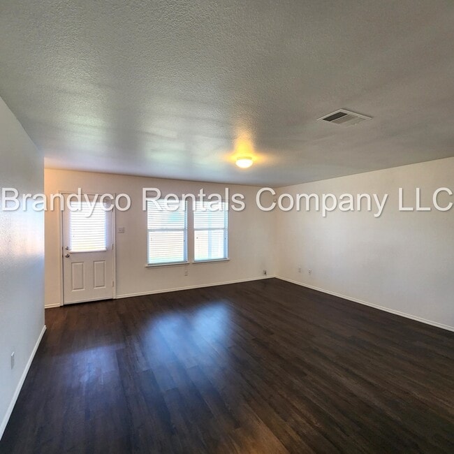Building Photo - 411 Taurus Dr