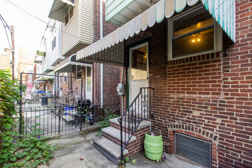 Building Photo - 1122 Linn St