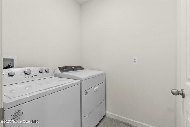 Building Photo - 2158 Jupiter Blvd SW