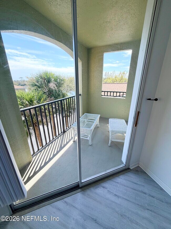 Building Photo - 1050 Bella Vista Blvd