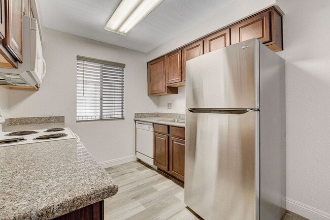Building Photo - SINGLE BEDROOM CONDO IN GUARD GATED COMMUN...