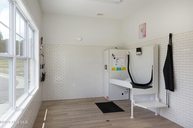 Building Photo - 4568 Tides Wy