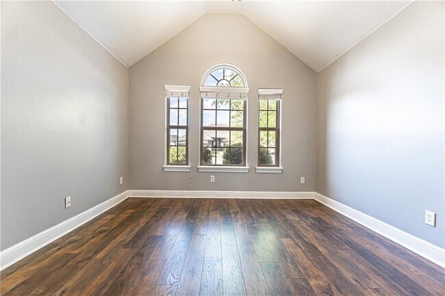 Building Photo - 4105 SW Slate Ln