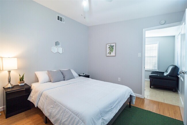 Building Photo - 13414 Creek Springs Dr