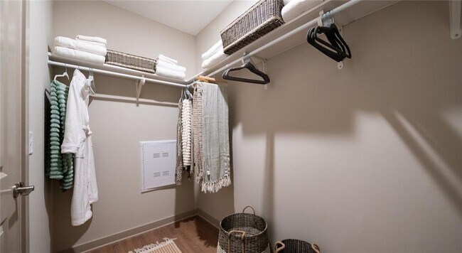 Building Photo - 6000 Ava Ave