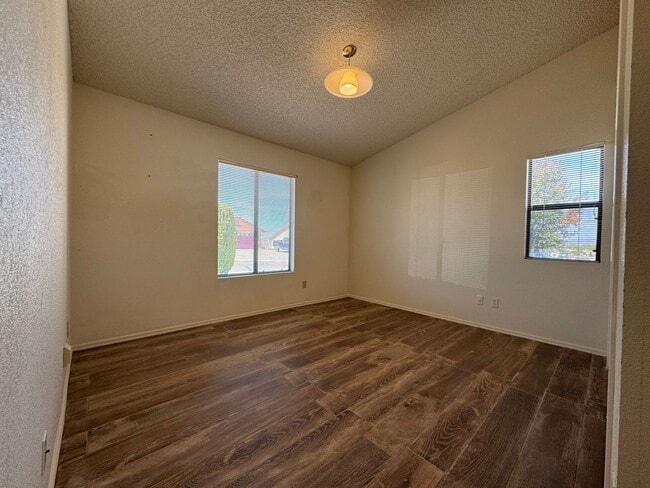 Building Photo - 2660 Ridge Crest St